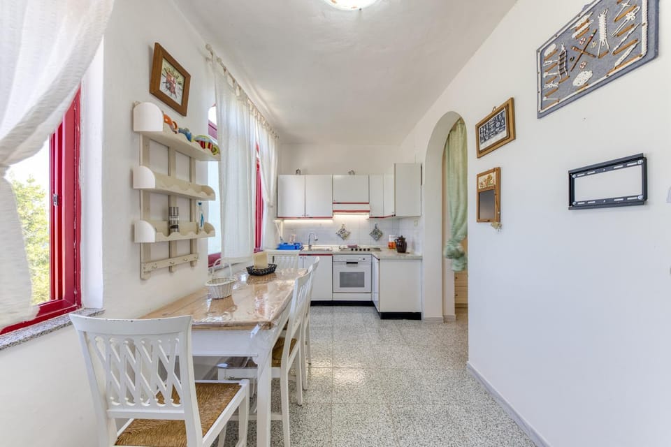 Property building, Kitchen or kitchenette, Living room