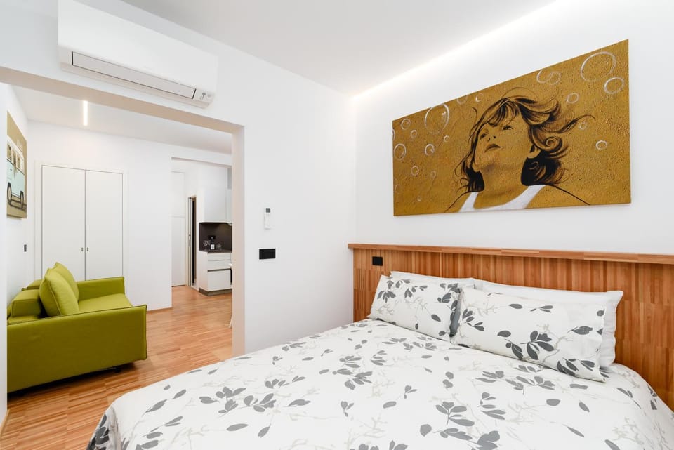 Photo of the whole room, Decorative detail, Bedroom