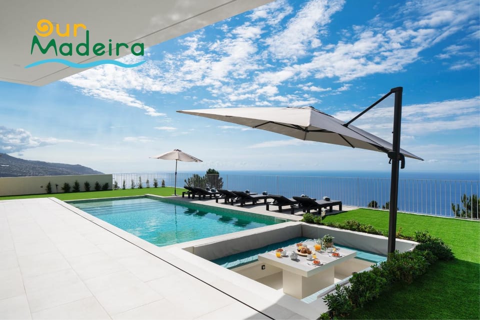 Patio, Day, Natural landscape, View (from property/room), Balcony/Terrace, Food and drinks, Other, Dining area, Mountain view, Pool view, Sea view, Swimming pool, Drinks, sunbed