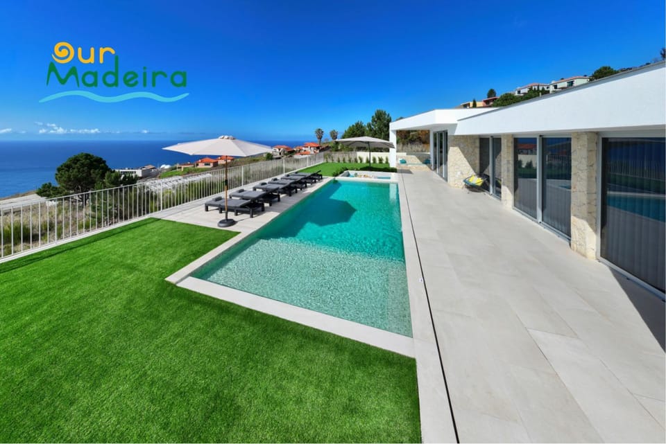 Property building, Day, Natural landscape, Other, Mountain view, Pool view, Swimming pool, sunbed