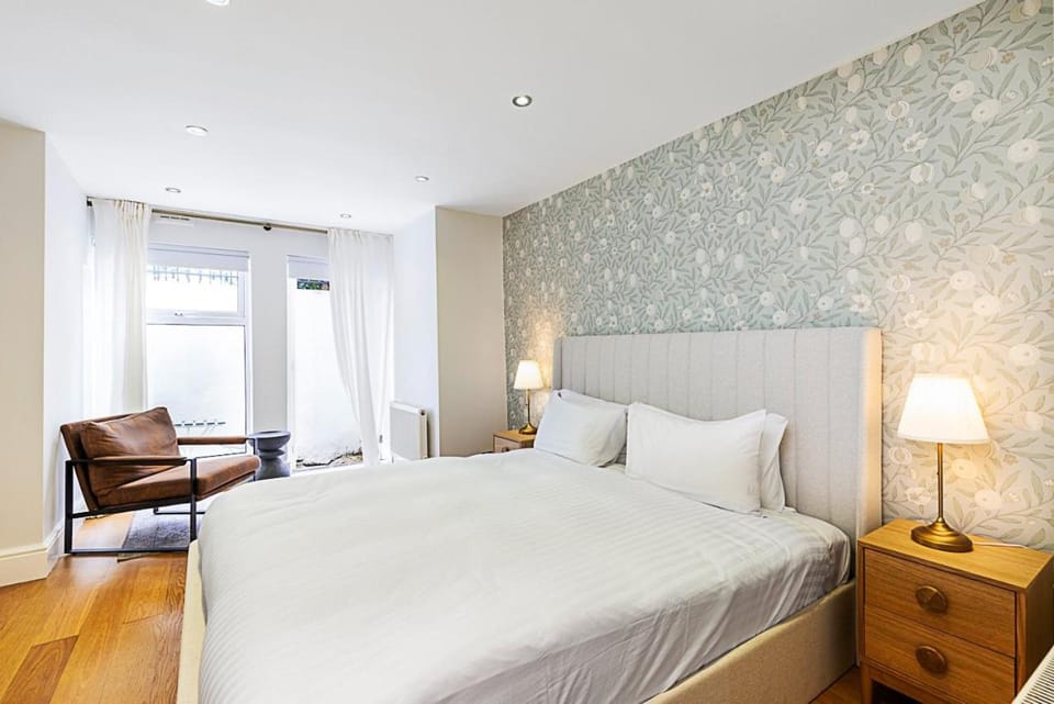 Charming Two-Bedroom Flat in West Hampstead Apartment in London Borough of Camden
