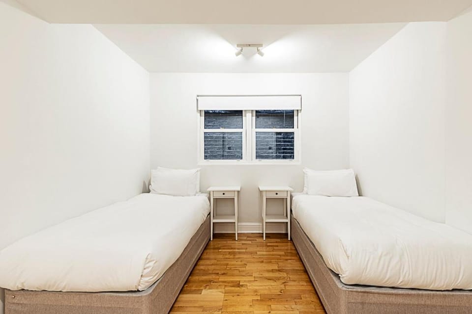 Charming Two-Bedroom Flat in West Hampstead Apartment in London Borough of Camden