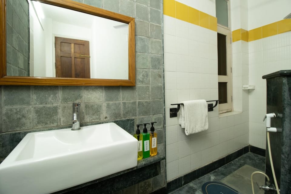Bathroom, towels