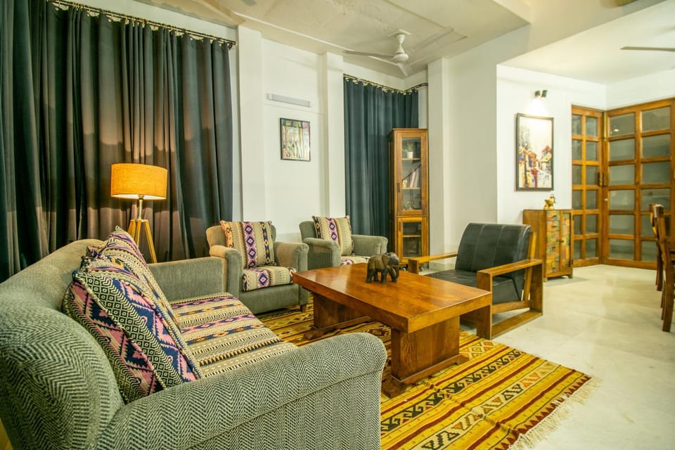 Living room, Seating area
