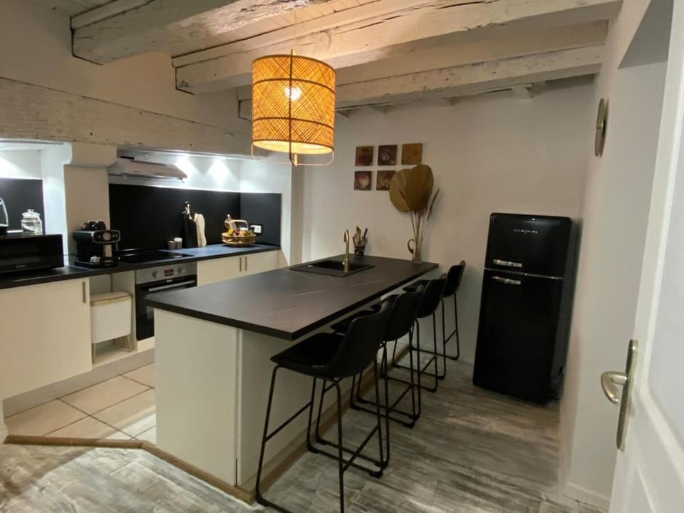 Kitchen or kitchenette, Dining area, dishwasher, oven, stove