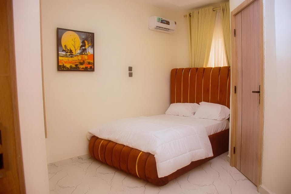 Lekki Aprt Pool Gym sleeps 6 FreeP Tv WiFi House in Lagos, Nigeria