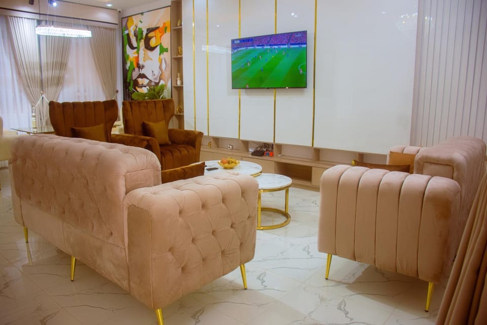 Lekki Aprt Pool Gym sleeps 6 FreeP Tv WiFi House in Lagos, Nigeria
