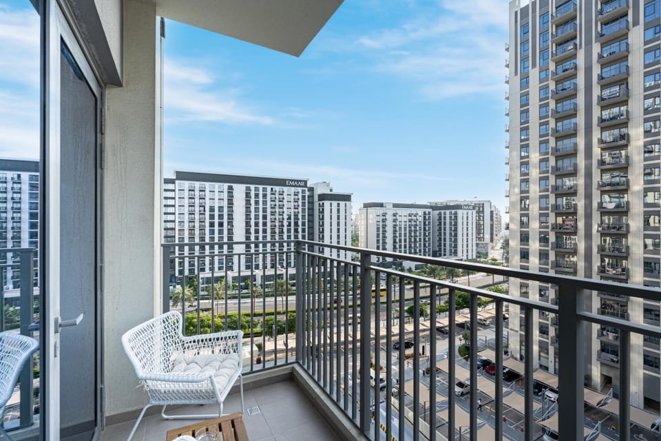 Property building, Patio, Day, View (from property/room), Balcony/Terrace, Seating area, City view
