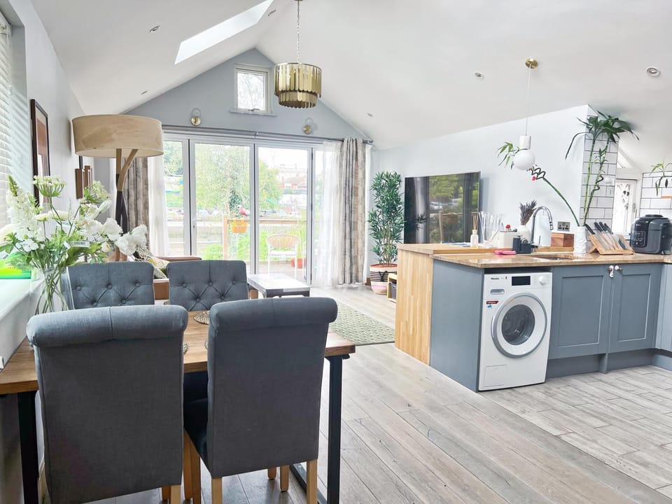 Beautiful&quite warehouse Villa in Twickenham