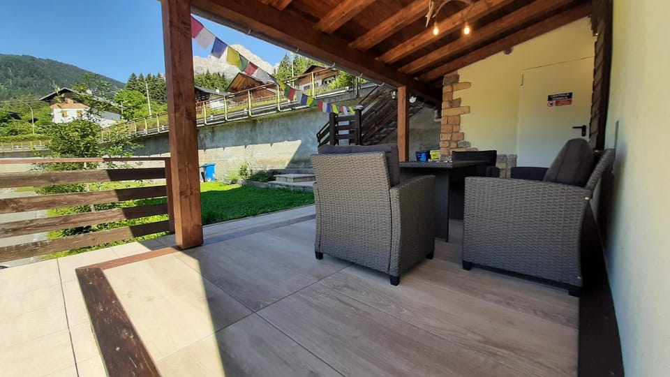 Patio, Dining area