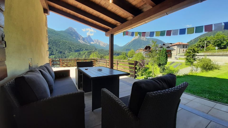 Patio, Dining area, Mountain view
