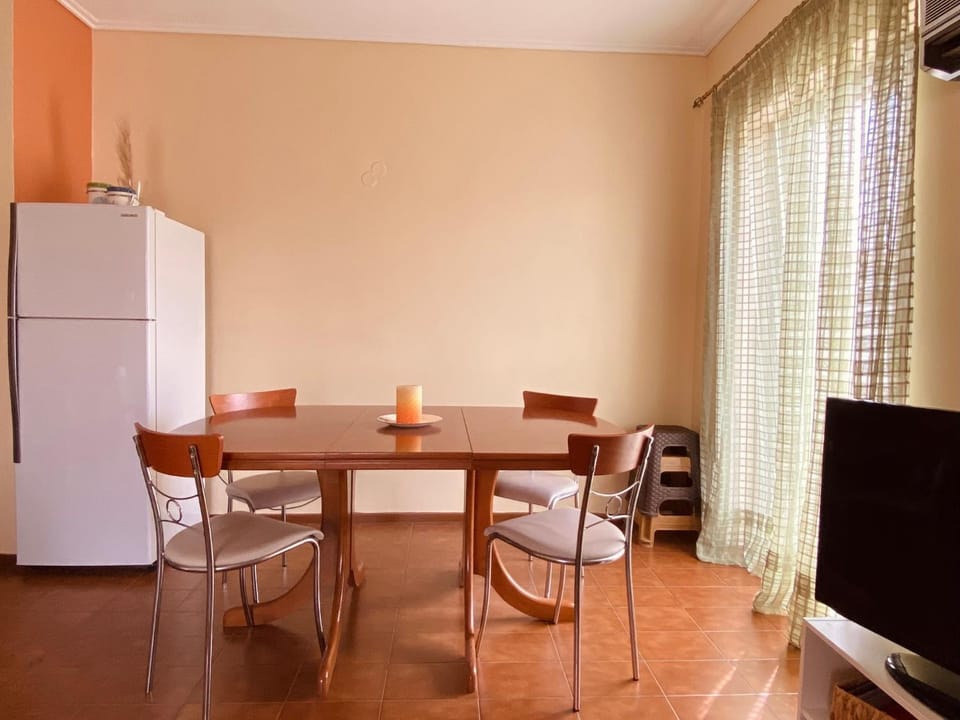 TV and multimedia, Kitchen or kitchenette, Living room, Seating area, Dining area, oven