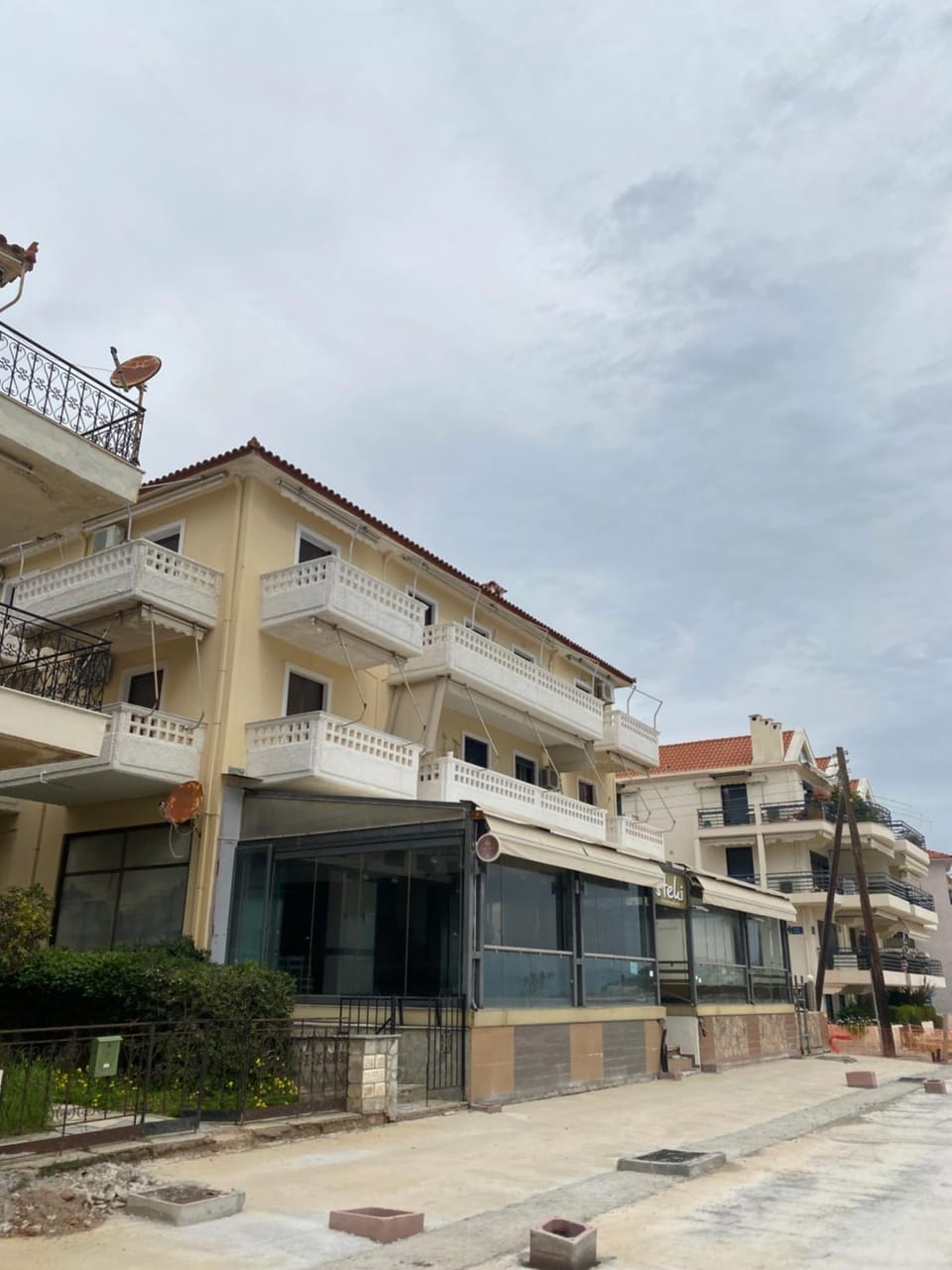 Property building, Facade/entrance, Neighbourhood, Street view