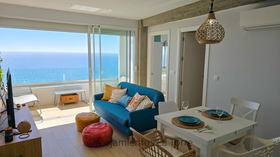 View (from property/room), Balcony/Terrace, Living room, Seating area, Dining area, Sea view