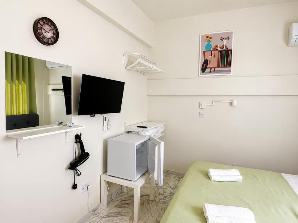 Smart Comfort RoomN3 with Private Bathroom in best Location Beach 250m Apartment in Limassol City