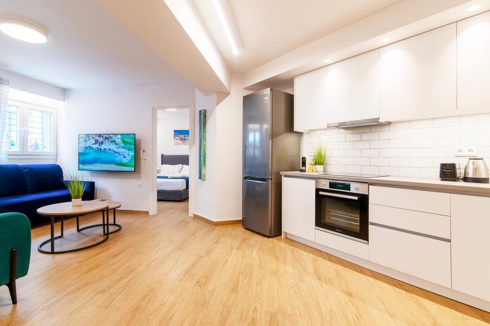 Kitchen or kitchenette, Living room, Seating area