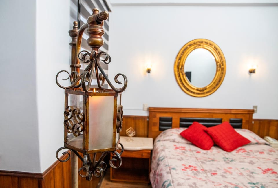 Bedroom, Street view
