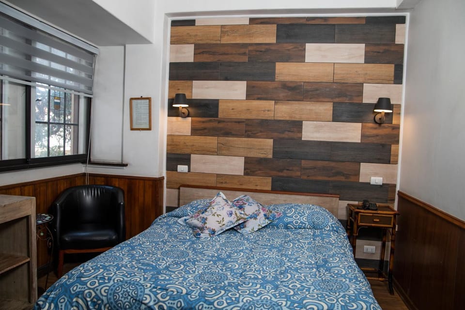 Photo of the whole room, Street view