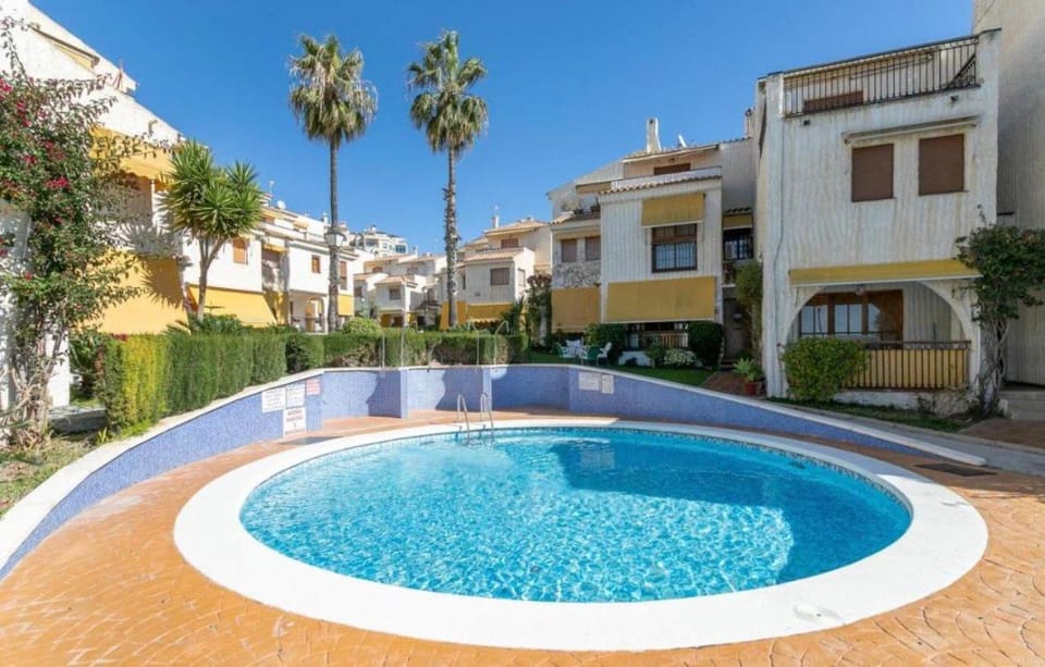 Day, Swimming pool