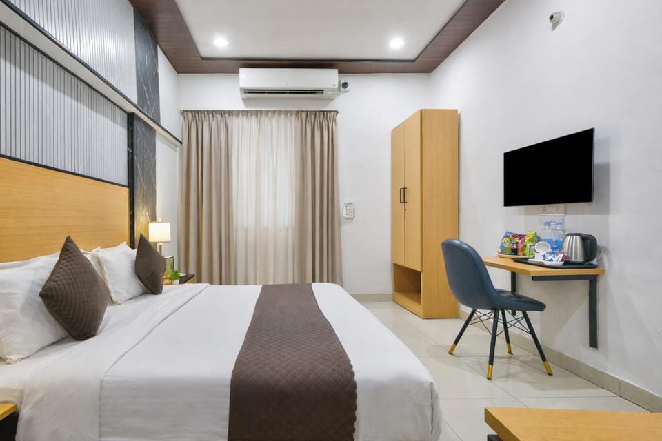 Communal lounge/ TV room, Bed, TV and multimedia, Photo of the whole room, Seating area, Evening entertainment, fireplace, hair dresser, air conditioner