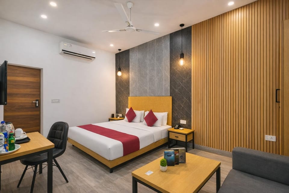 Bed, Living room, Photo of the whole room, Seating area, Bedroom, air conditioner