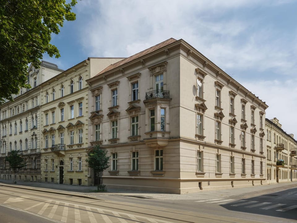 Property building, Day, Neighbourhood, Location