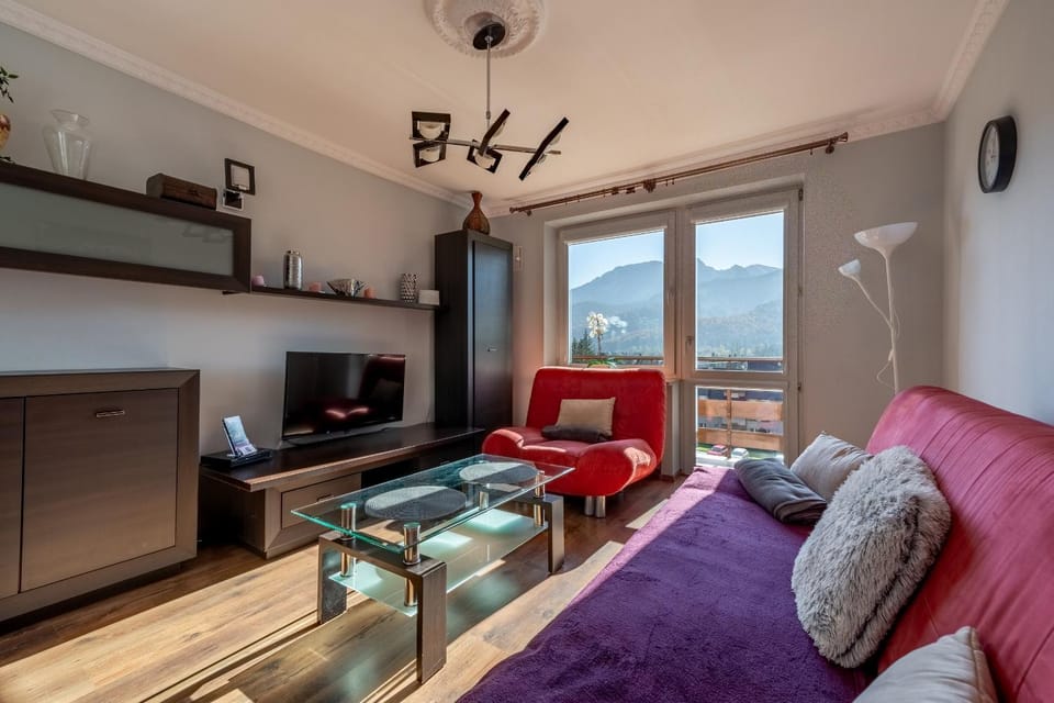 Communal lounge/ TV room, Bed, TV and multimedia, Living room, Photo of the whole room, Seating area, Evening entertainment, Bedroom
