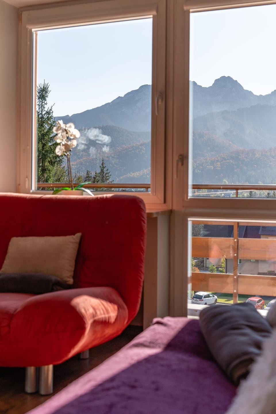 Natural landscape, View (from property/room), Living room, Photo of the whole room, Seating area, Bedroom, Mountain view