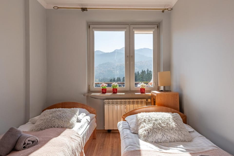 Bed, Bedroom, Mountain view
