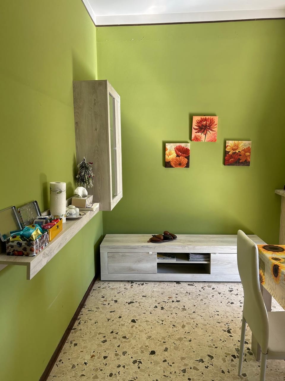 Communal lounge/ TV room