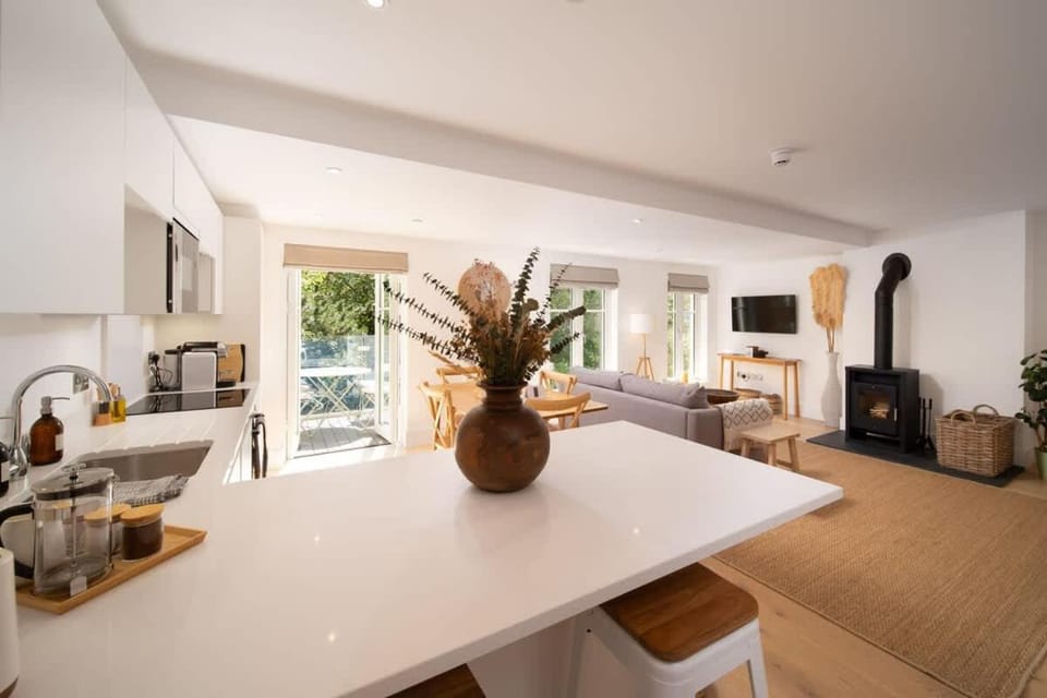 Clifftop Watch, River View and Balcony, 1 BR, Parking, Beach 10 min walk House in West Somerset District