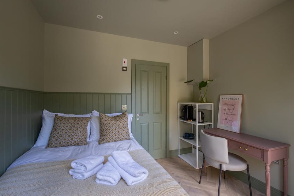 Lin Song House South London Garden Room Getaway Vacation rental in London