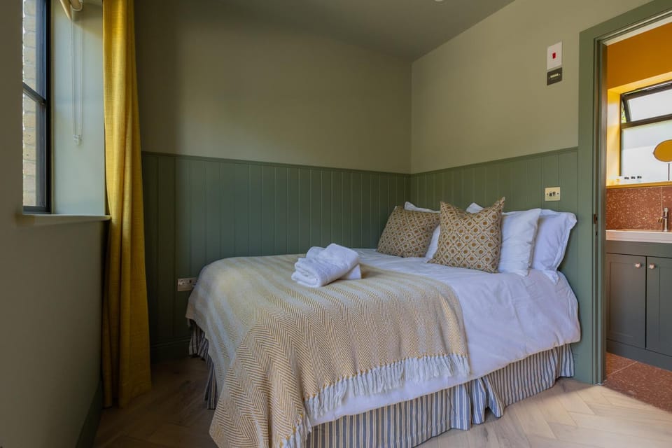 Lin Song House South London Garden Room Getaway Vacation rental in London