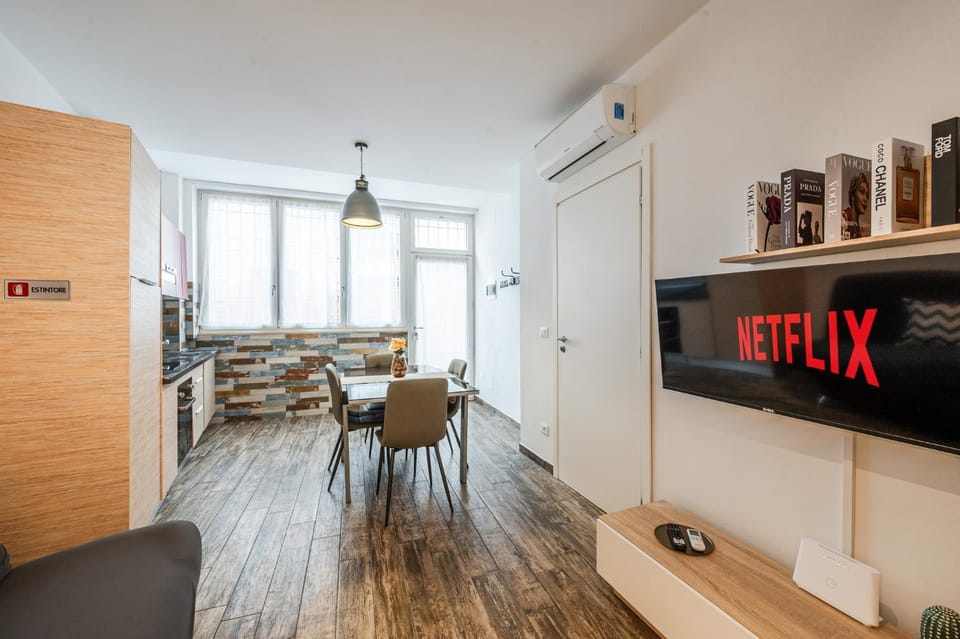 TV and multimedia, Kitchen or kitchenette, Living room, Dining area