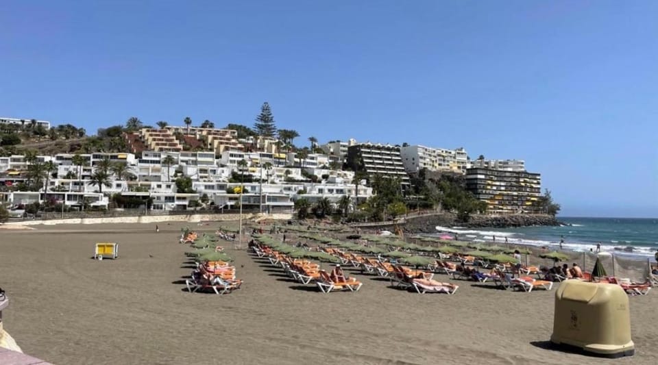 KALMA beach house,by Mahbo Apartment in Maspalomas