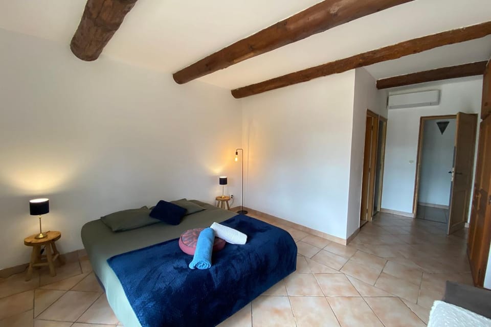 30m2 suite in 18th-century Provencal farmhouse House in Pernes-les-Fontaines
