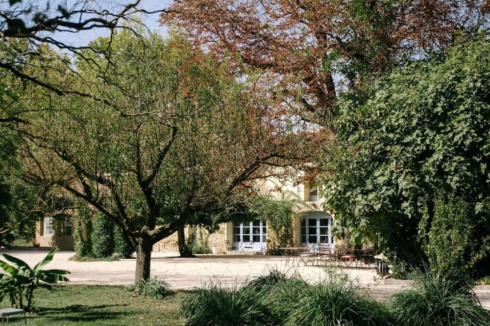 84B5 - Hibiscus suite in an 18th century Provencal farmhouse House in Pernes-les-Fontaines