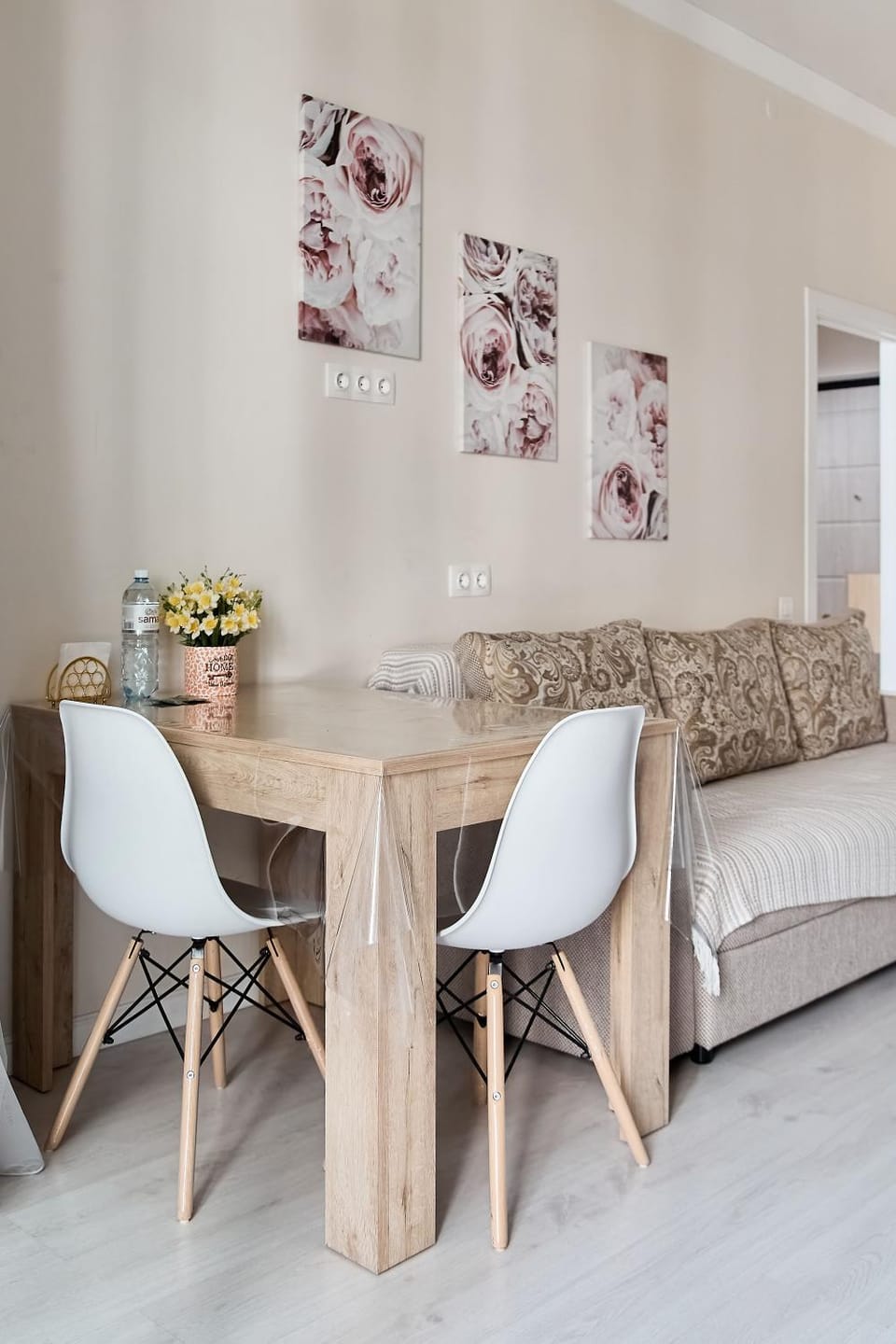 Living room, Seating area, Dining area
