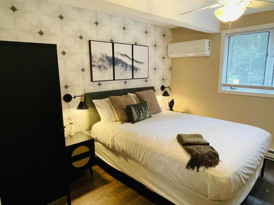 Comfortable Cozy Conway Hideaway that Sleeps 8 Pet Friendly House in North Conway