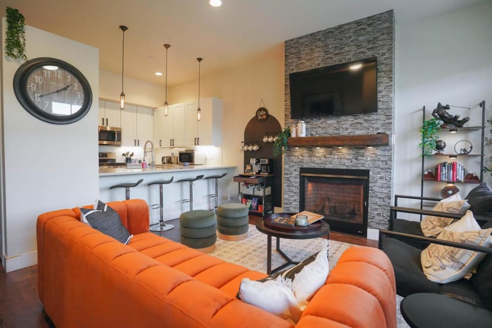 WinterPark Ski CoffeeBar Pets and CommunalHotTub Apartment in Fraser