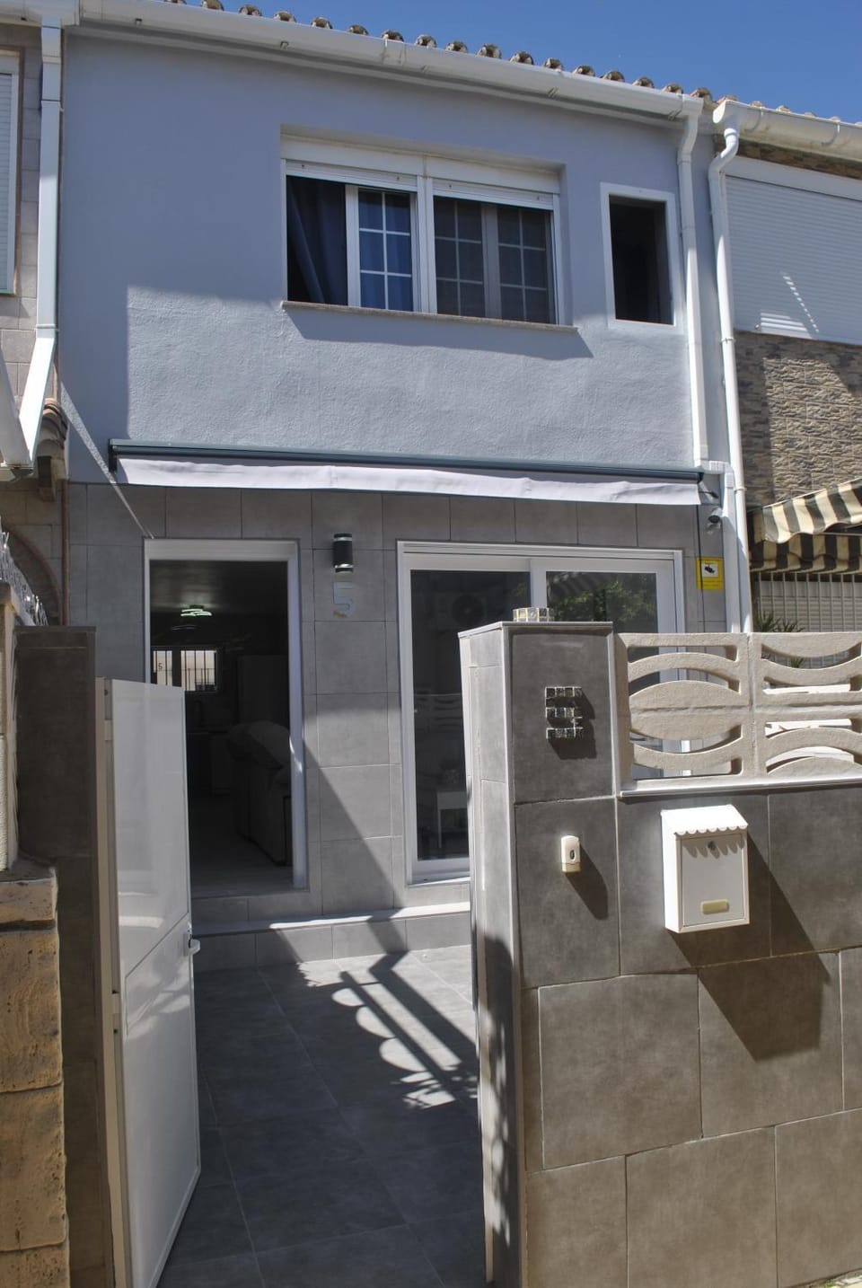 Facade/entrance