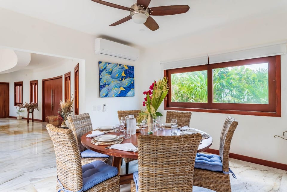Living room, Banquet/Function facilities, Dining area, Sea view, Area and facilities