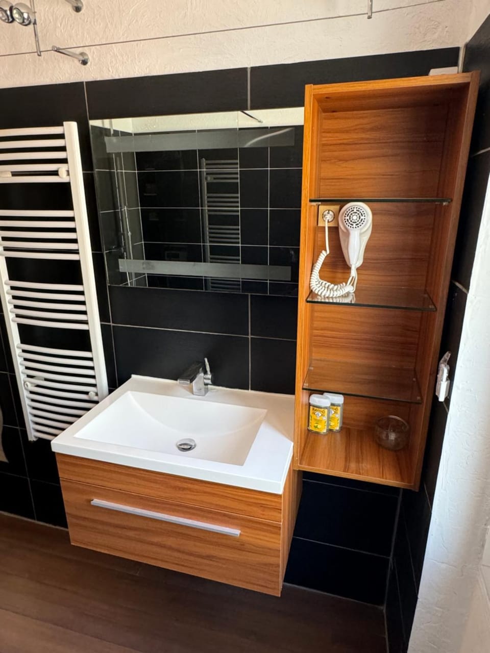 Bathroom, towels