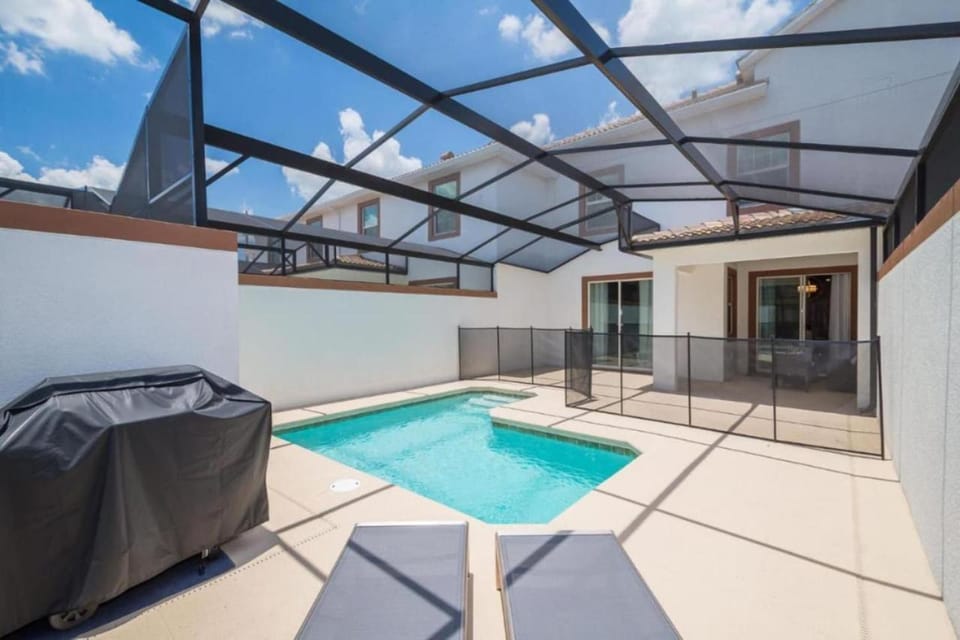 4 BD 3 BA Private Pool Storey Lake 4832 House in Kissimmee