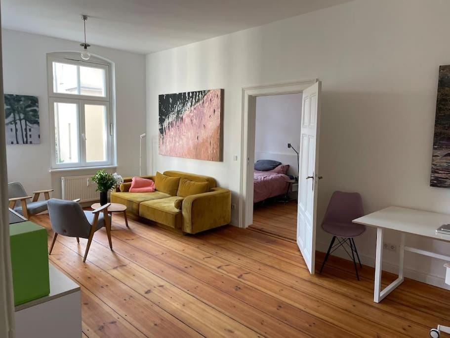 Wunderschöne, großzügige Altbauwohnung in Mitte Apartment in Berlin