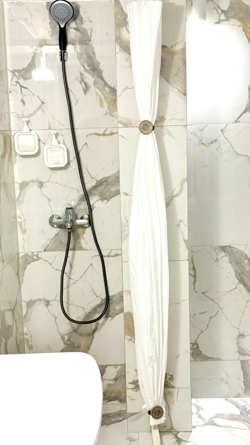 Shower, Toilet, towels, towels