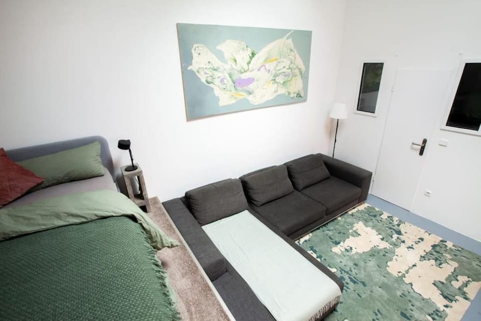 Bed, Living room, Photo of the whole room, Seating area, Bedroom