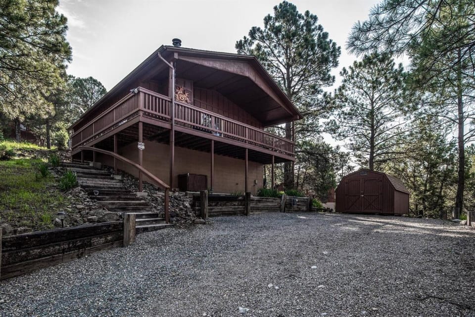 Horsin Around-cabin With A Peaceful Covered Deck Cabin in Ruidoso