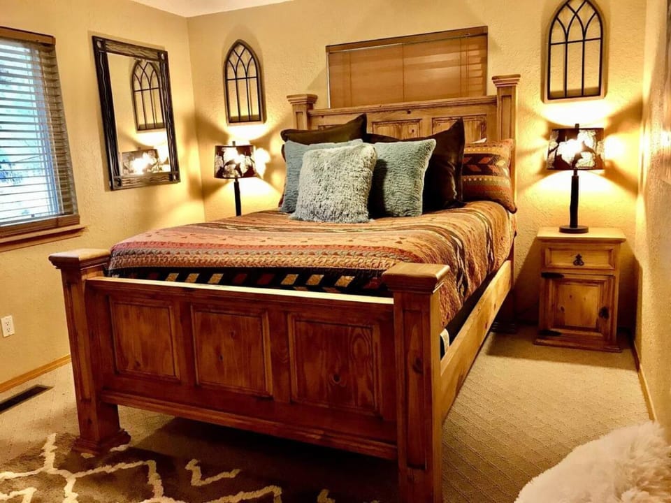 Horsin Around-cabin With A Peaceful Covered Deck Cabin in Ruidoso
