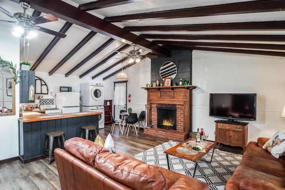 The Salty Fox-modern Vintage Cabin Cabin in Ruidoso
